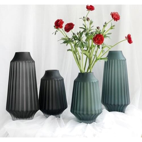 Simple Frosted Vertical Pattern High Grade Glass Vase Flower Hydroponic Holly Flower Arrangement Home Wine Ornaments Vases