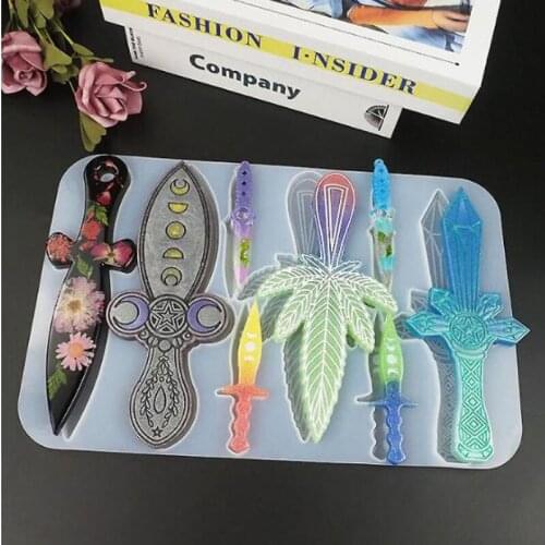 DIY Crystal Epoxy Resin Molds Silicone Mold (8 Cavity) Art Supplies for Ornament Key Chain Pendant Home Decoration Cosplay