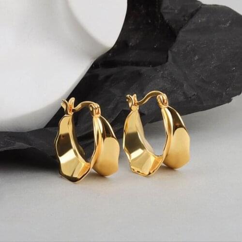 Nanny 2021 New Womens Spiral Metal Earrings Fashion Temperament Girl Travel Vacation Party Holiday Gift Classic Small Jewelry