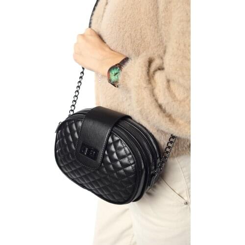 Black Women 'S Oval Quilted Arched Shoulder Bag