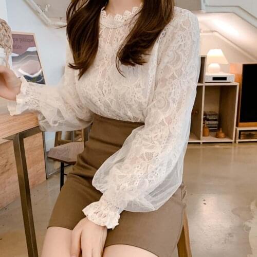 Ladies Sexy Lace Blouse Fashion Lace Hook Flower Shirt Long Sleeve Puff Sleeve Floral White Lace Round-Neck Casual Tops Shirts