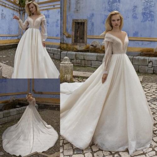 2020 Bohemian Wedding Dresses Off Shoulder Long Sleeves Lace Boho Bridal Gowns Backless Sweep Train A Line Wedding Dress