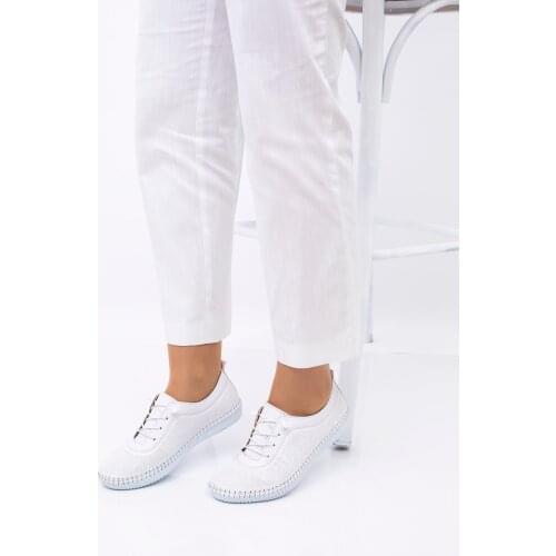 New Women Flats, Slip on White Shoes, Woman Lightweight White Sneakers, 2021 Summer Casual Fashion Design Ladies Chic Flats