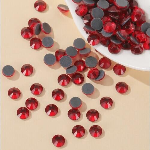 High Quality Ss4-ss30 Hot Fix Rhinestone Glitter Strass Flatback Woman DIY Rhinestones for Garment Iron on Rhinestone Decoration