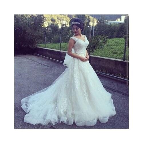 Vintage Lace Appliques Wedding Dresses V-neck lace up back Wedding Gowns Bride Dress robe mariage Bridal Gown