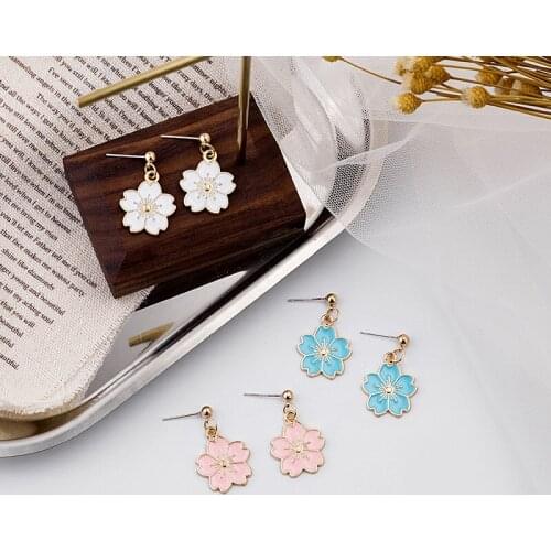 Bohemian Flower Earrings for Women Girls Boho Daisy Dangle Drop Earrings Dripping Oil Simple Cute Fashion Jewelry Wholesale Gift