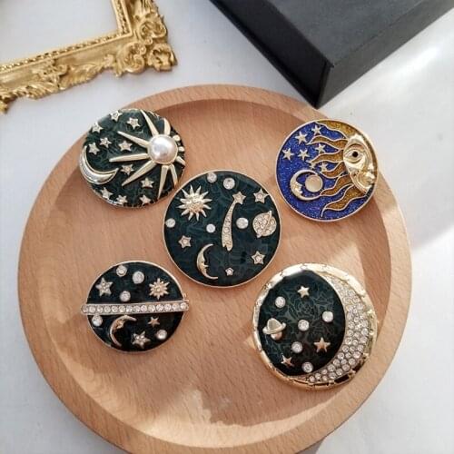 Retro Medieval Painting Stars Sun Astronomical Commemorative Travel WomenS Texture Creative Badge Corsage Wild Clothing Badge
