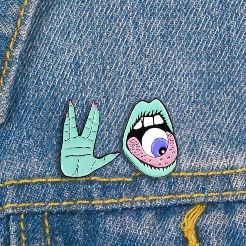 XEDZ New hot green strange monster brooch hand eyes tongue personality fashion shirt lapel sweater brooch jewelry badge