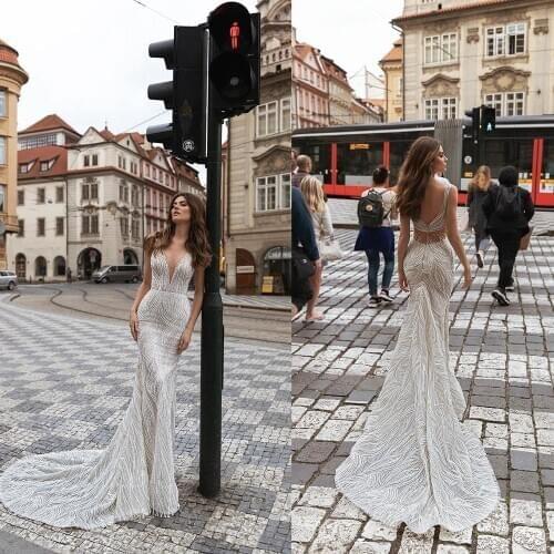 2021 Luxurious Wedding Dresses V Neck Lace Appliques Beading Bridal Gowns Custom Made Backless Sweep Train Wedding Dress