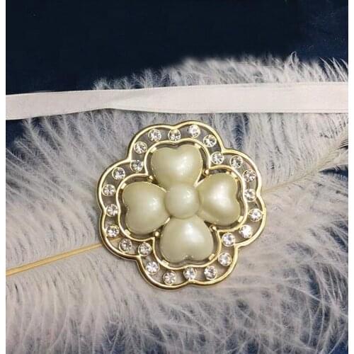 Hot Brand Fashion Jewelry Vintage Camellia Flower Style Snowflake Brooch Sweater Brooche Flower Pearl Fashon Camellia Brooches