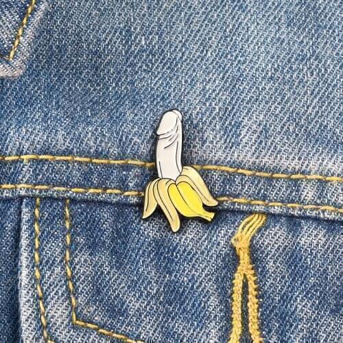 Creative Banana Shape Spoof Brooch for Woman Alloy Badges Collar Enamel Pin Broche Brooches Clothes Pin Jewelry Accessories