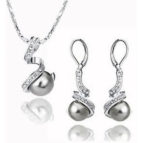 Hot sale new Style Freshwater Pearl with Crystal Necklace and Earring Set