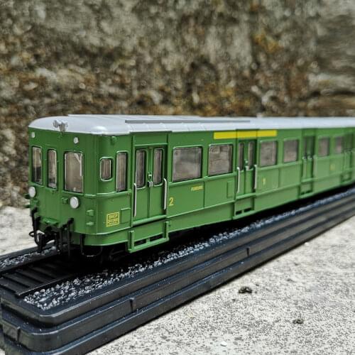 Metal 1/87 Scale Model Train Ornaments with Track and Display Box Can Slide CAR Model Collect Toy Figures Model