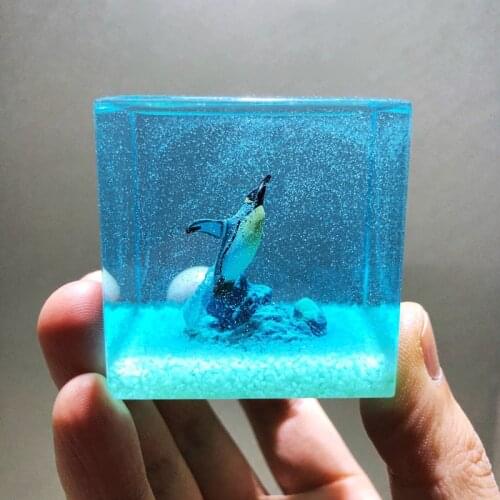 Marine Handmade Ocean Animal Emperor Penguin Antarctic Small King Crystal Resin Decoration Car Creative Gift Model