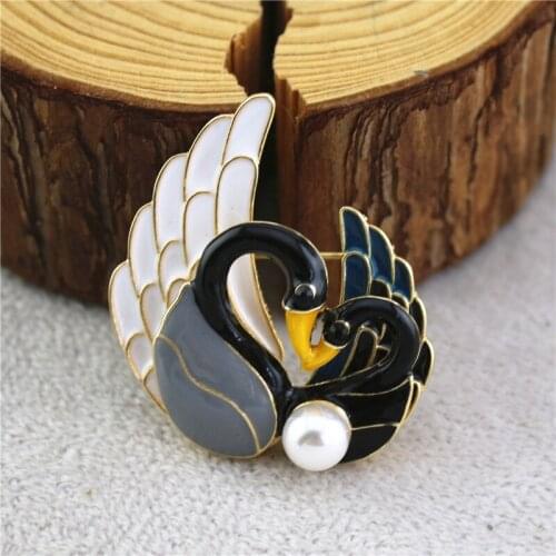Customized new fashion black and white three-dimensional swan brooch womens cardigan sweater coat pin clothes accessories