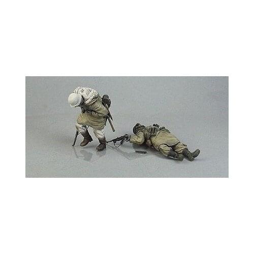 German resin soldier of World War II. Soldier that was shot. Two-person kit model 1：35