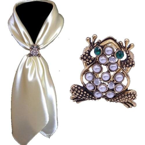 Vintage Frog Crystal Scarf Buckle For Women Girls Elegance Animal Scarve Clips Buckles Brooches Female Retro Lady Jewelry Gifts