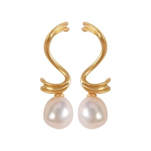 S925 sterling silver gold-plated natural pearl personality spiral temperament slimming Lady ear stud earring