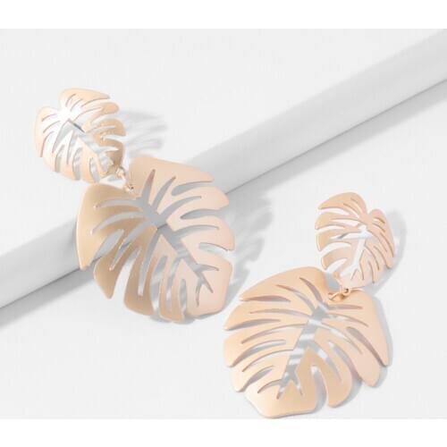 The leaves metal earrings Hollow out leaves popular jewelry fashion contracted personality jewelry party The dance gift