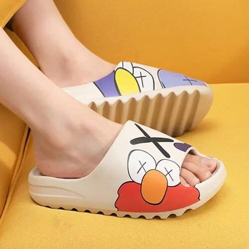 New style slippers, summer couple slippers, fashionable beach slippers for men and women, cartoon platform sandals