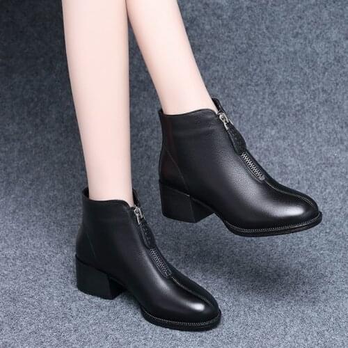 Autumn and winter new middle-aged and elderly mothers shoes and womens short boots are versatile, non slip and comfortable