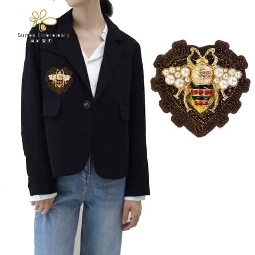 Metal Bee Embroidery Heart Patches Applique Sew on T-shirt Decorative Badges 5 pieces