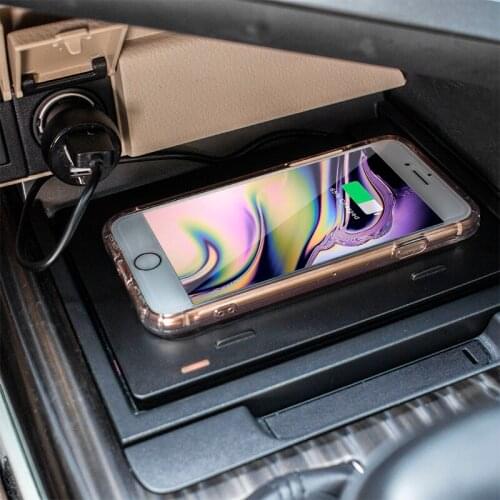 Car Wireless Fast Charger for Toyota Camry Car Smart Phone Charger Wireless Fast Charge Anti-slip Mat Auto Accessories