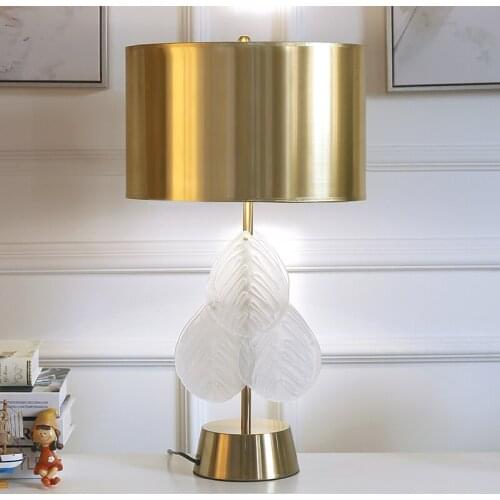 Modern Metal Table Lamp Beside Lamp For Living Room Creative Simplicity Luxury Style Golden Bedside Lamp Crystal Leaves