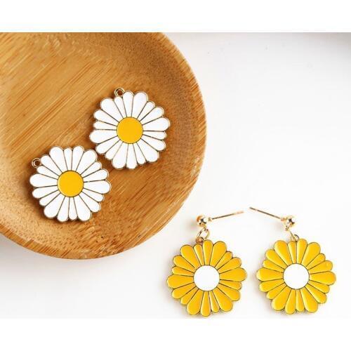 10PCS Enamel Daisy Charms Sunflower Alloy Gold Tone Charms Pendant Earrings Bracelet Floating Jewelry Making Accessory Wholesale