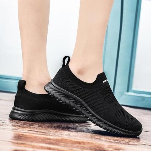 2021 Fly Woven Mesh Shoes Lightweight Couple Casual Shoes One Pedal Men And Women Sports Shoes