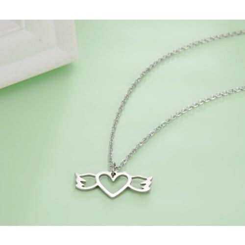 Cazador Wings of Heart Pendant Choker Necklaces Stainless Steel Jewelry Chain on the Neck Women Wedding Couple Friends Gifts
