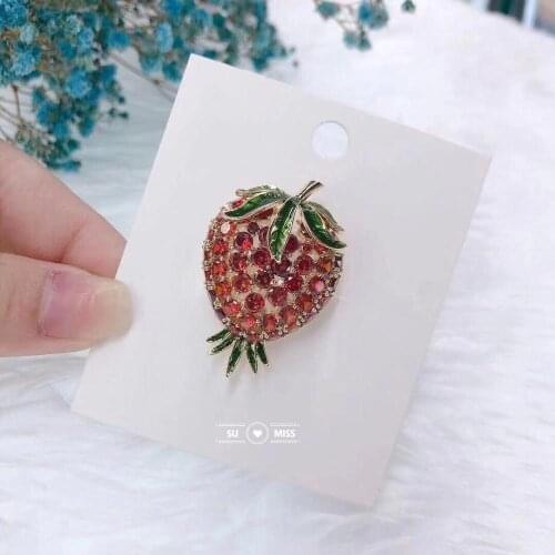 Trendy Strawberry Brooches for Women Fashion Jewelry Fruit Accessories T-shirt Brooch High Quality New Design Cute Enamel Pin