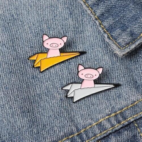 Ins Fashion Creative Korean Version of Cute Cartoon Funny Airplane Piggy Brooch Personality all-match Backpack Shirt Lapel Badge