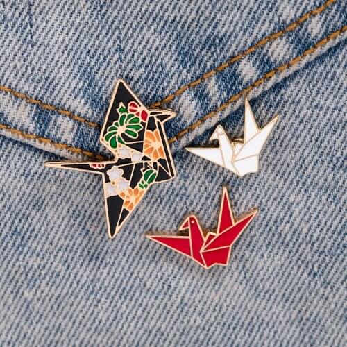 Artoon Origami Paper Crane Brooch Printing Enamel Pin Children Metal Women Mens Icon Badge Best Friend Gift