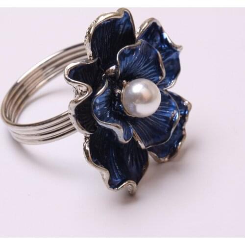 12PCS/camellia pearl napkin ring table top decoration for family gathering, hotel wedding, western food etiquette decoration