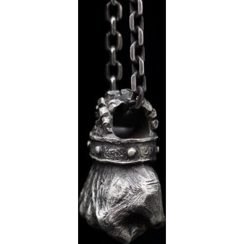 Personality Brave Fist Necklace Pendant Fate Broken Wall Fist Necklace Men and Women Hip Hop Jewelry Motorcyclist Party Necklace