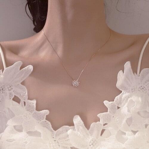 MENGYI Simple Exquisite Snowflake Pendant Necklace Girl‘s Elegant Temperament Charm Clavicle Choker Womens Best Wedding Jewelry