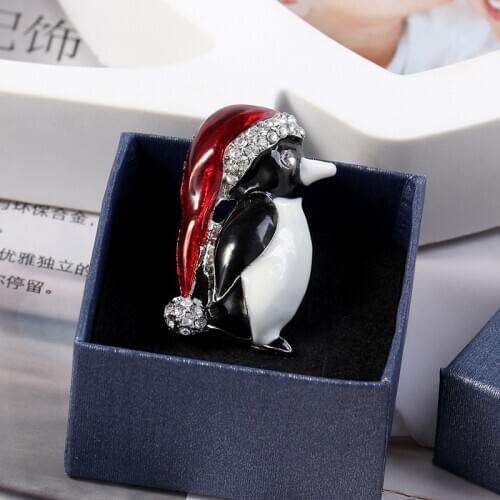1PC Christmas Brooch Creative Penguin Christmas Hat European And American Christmas Gifts Clothing Accessories Decorations
