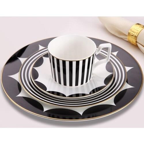 4Pcs Tableware Set Black White Geometry Dinner Plates Set Coffee Mugs Tea Cups Saucer Set Dishes For Serving Plates Dinnerware