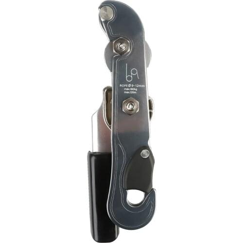 Outdoor hand-controlled descent device Outdoor rock climbing slow-descent life-saving equipment