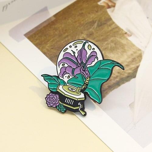 Morning glory phonograph Enamel Brooch Retro musical instruments flowers Lapel Pin Weird Punk Badge jewelry To friends