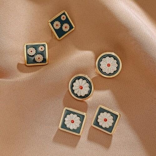 2021 New French Vintage Alloy Earrings Little Daisy Earrings for Woman Vintage Chic Eardrop Ear Stud Jewelry Wholesale Earings
