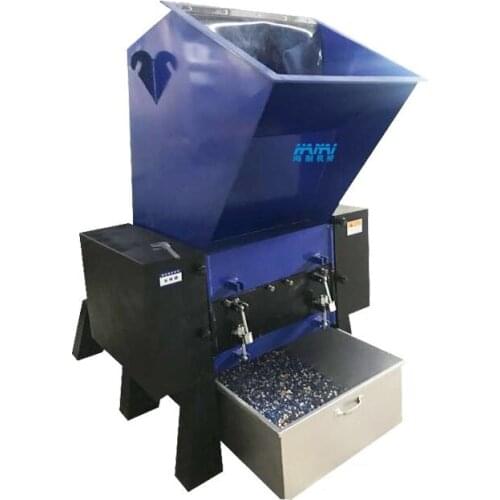 Plastic injection head material, crusher, beverage bottle, mineral water bottle, woven bag, eight-shaped knife, special crusher