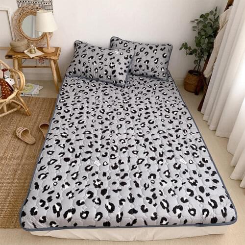 1 Pc Leopard Printed Mattress Pad with Elastic Band Single Queen King Size Quilted Bedspread Mattress Topper For Bed