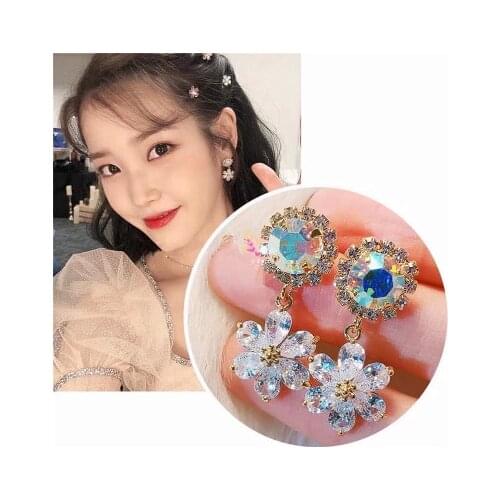 IU Li Zhiens same laser flash round six petal ice Snowflake Earrings, iridescent zircon flower earrings, female