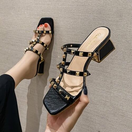 Summer Sandals Slippers Women Fashion Square Thick Middle Heels Gladiator Outdoor Party Slides Ladies Sandal Rivets PW091