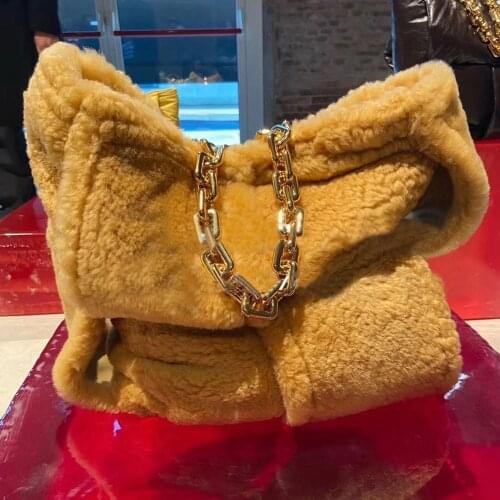 The Chain Plush Tote With Thick Large Belt Strap 2020 Winter New Woven Fur Handbags Big Capacity Shopping Bag Designer Bags
