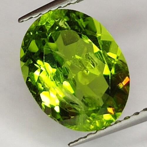 Gem gemstone GREEN PERIDOT Oval Faceted 3.82ct. 10x8mm