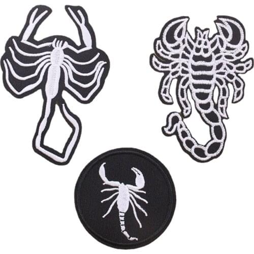1PCS Scorpion Animals Iron On Patches Sewing Embroidered Applique for Jacket Clothes Stickers Badge DIY Apparel Accessories