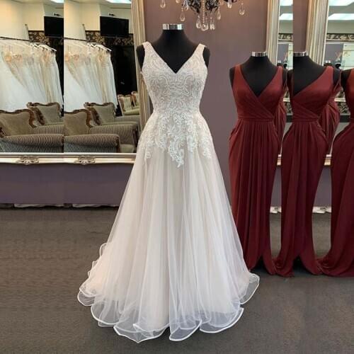 2021 Latest Hot Sale A Line Lace Sleeveless Wedding Dresses for Bride V Neckline Bridal Wedding Gowns Organza Floor Length Cheap
